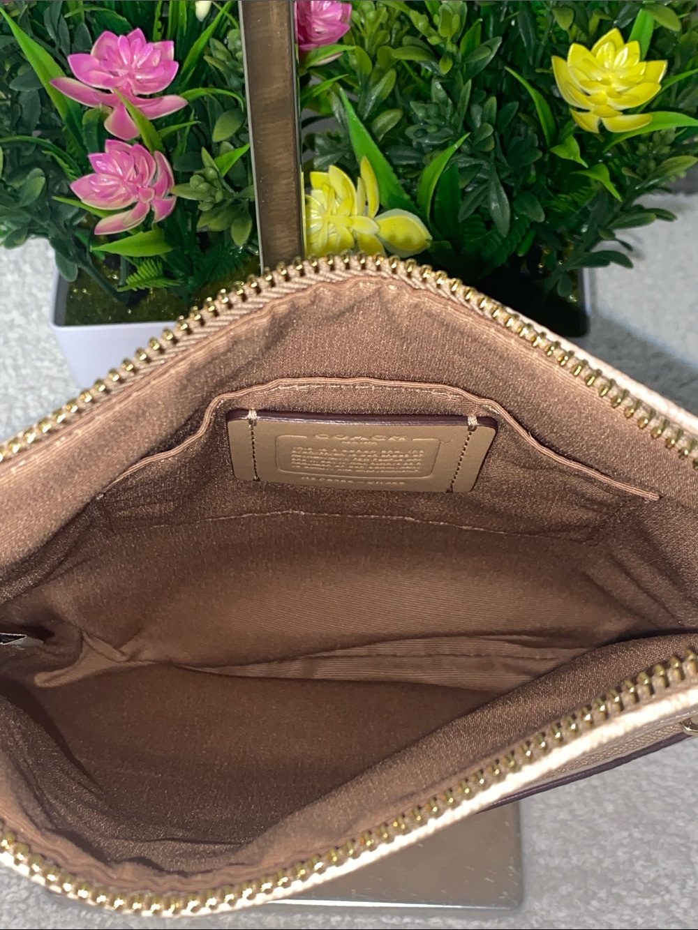 GUC Coach Cream Signature Crossbody Bag with Gold Hardware - Picture 8 of 10
